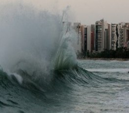 Litoral de Fortaleza pode ser atingido por ondas de três metros 