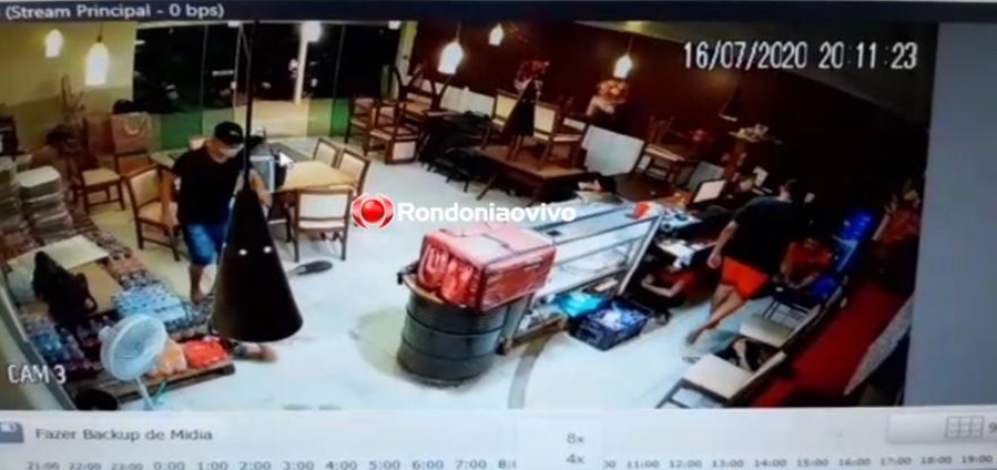 VEJA: Vídeo mostra bandidos agredindo vítimas durante assalto em pizzaria