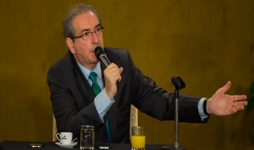 Cunha mantém para terça decisão sobre impeachment de Dilma 