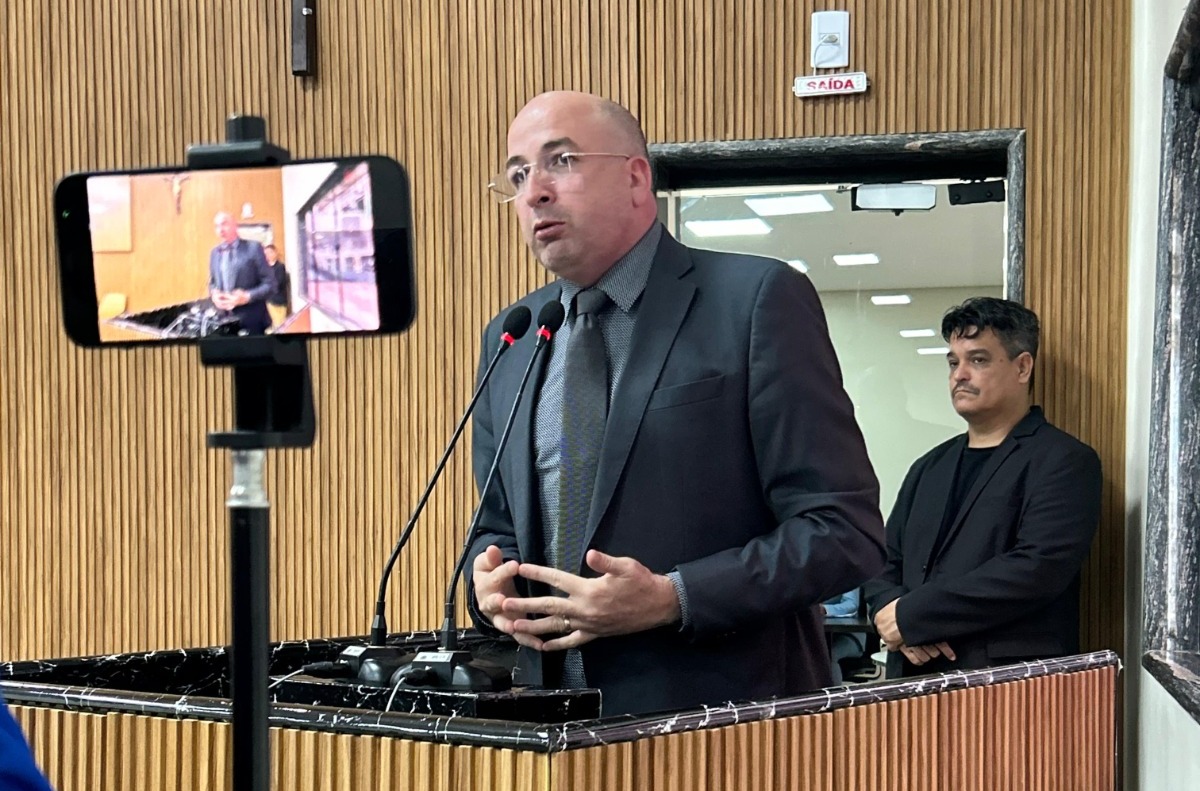 FIM DA LAMA: Gedeão Negreiros cobra pavimentação asfáltica para a rua Estrela 