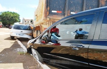 Caminhão liberado em blitz do Detran acaba causando grave acidente momentos depois - Fotos e vídeo