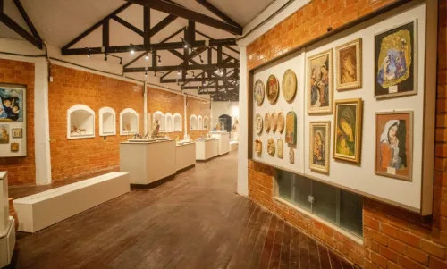 TURISMO: Bairro Socialista abriga museu com mais de mil presépios e acervo tombado
