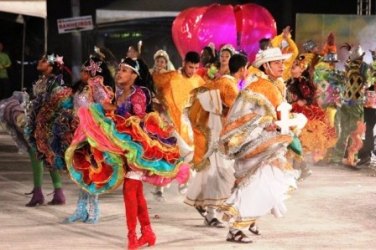 Quadrilhas juninas esquentam clima no ‘Flor do Maracujá’