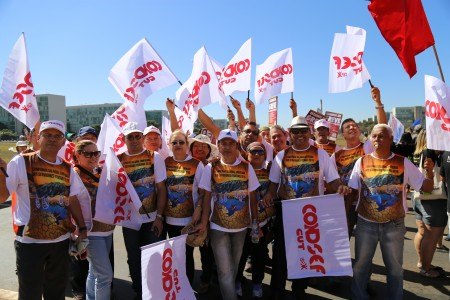 Delegados do Sindsef participam de marcha em Brasília 