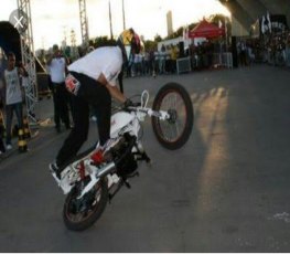 ZERINHO: Menor é detido fazendo manobra perigosa em moto