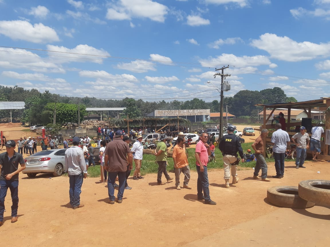 BLOQUEADA: BR-364 está fechada há mais de 30 horas e protesto é intensificado