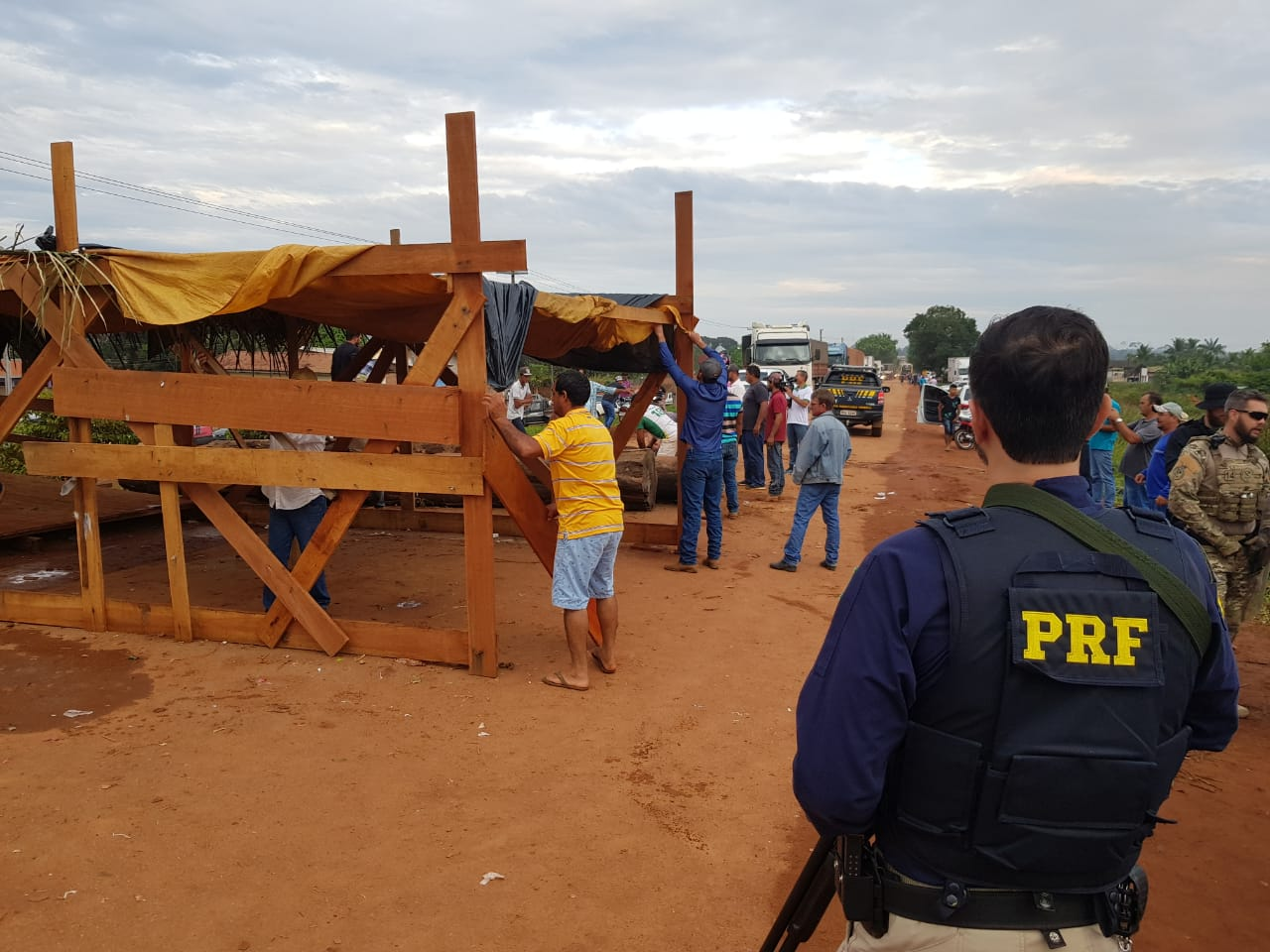 DESBLOQUEIO: PRF e PF informam que BR-364 foi liberada na região de Ponta do Abunã