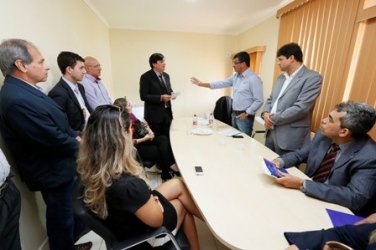 Cleiton Roque apoia projeto que atende delegados