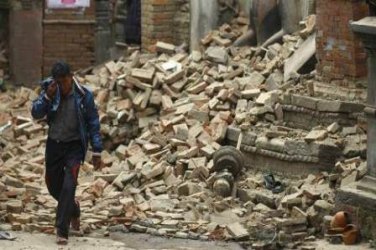 Número de mortos por causa do terremoto passa de 4.000 no Nepal - VÍDEO