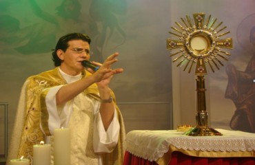 Padre Reginaldo Manzotti celebra Santa Missa em Ji-Paraná no Ação Nazaré Família Feliz