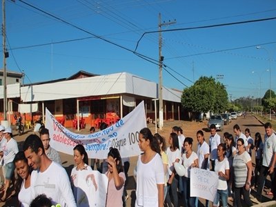 Comissão de Mães realizam Passeata contra a violência de Crianças e Adolescentes