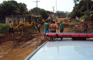 CENA DA CIDADE – Com medo de ter propriedade destruída, idosa paralisa obra da prefeitura - Confira vídeo