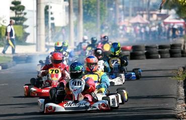 Motores aquecidos para a etapa Porto Velho do campeonato estadual de Kart