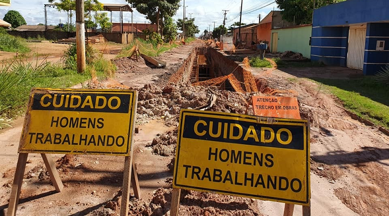 MOROSIDADE: Obra da Prefeitura de PVH bloqueia avenida Mamoré há meses