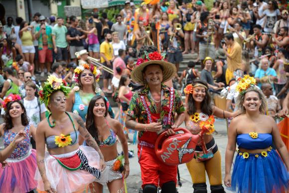 Carnaval deve atrair mais de 10 milhões de turistas e movimentar R$ 11 bilhões