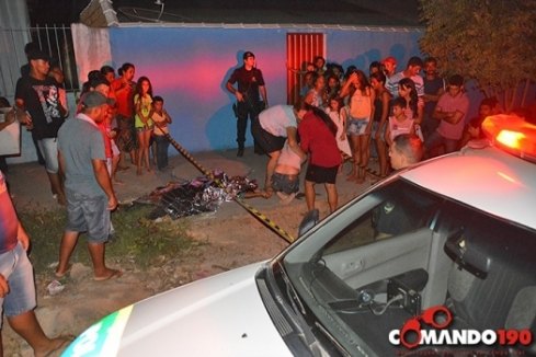 Homem é assassinado em frente a igreja onde congregava