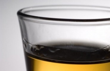 ABSURDO - Alunos bebem antes da aula e entram com cachaça; professora sentiu 