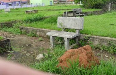 CABIXI – Praça municipal está abandonada há 16 anos - Fotos