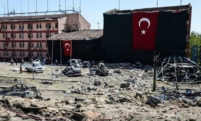 Atentados com carros-bomba na Turquia deixa 11 mortos e mais feridos