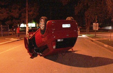 CAPOTAMENTO – Motorista perde controle de veículo e capota em frente a SESDEC - FOTOS