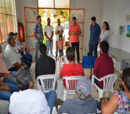 Produtores são beneficiados após visita de deputado e secretária da agricultura 