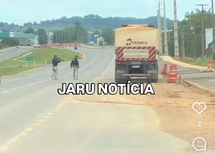 BR-364: PRF flagra carreteiro dirigindo embriagado e realizando manobras perigosas 