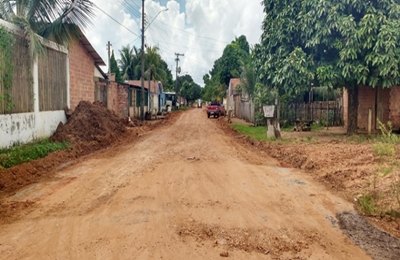 Semagric atende bairro Pantanal com limpeza e encascalhamento