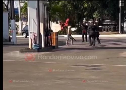 VÍDEO: Mulher armada com facão ameaça pessoas no Espaço Alternativo 