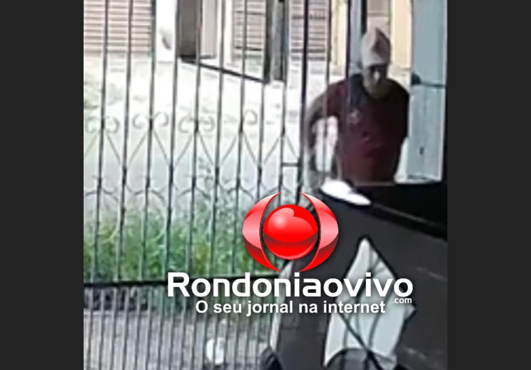 ASSISTA: Criminoso invade residência à luz do dia e furta bicicleta na garagem