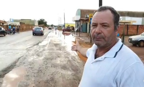 DESCASO: Asfalto de 600m feito na rua Petrolina por Hildon Chaves revolta população