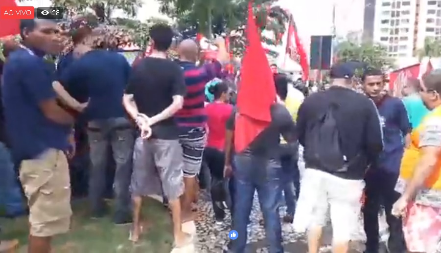 PROTESTO: Vigilantes fazem manifesto em frente a prefeitura da capital