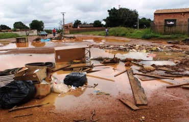 CIDADE NOVA – Buracos impedem à passagem de moradores e o trabalho da polícia