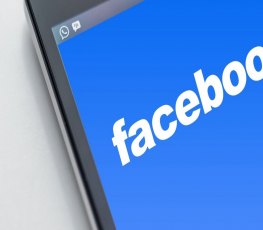 Mulher negocia compra de moto pelo Facebook e acaba assaltada