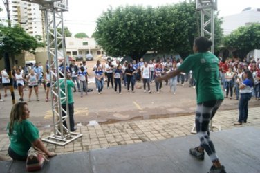 Estudantes participam do lançamento oficial da campanha Conte até 10 nas escolas