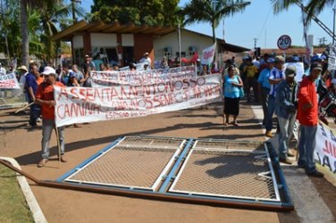 Manifestantes tomam conta da Eletrobrás na Capital e seguem com programação reivindicatória