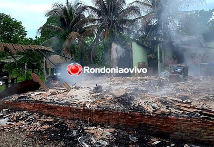 SINISTRO: Residência é totalmente destruída por incêndio e polícia investiga as causas