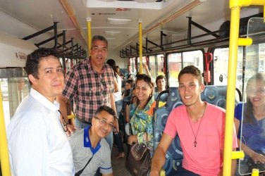 Município implanta transporte universitário