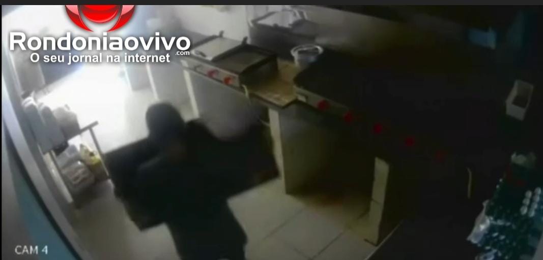 FILMADOS: Lanchonete é alvo de furto e criminosos levam TVs, carnes, bebidas e dinheiro 