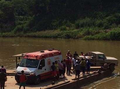 ACREAOVIVO - Homem é atropelado após caminhão se desprender de balsa