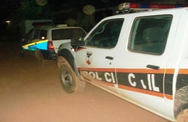 Bandidos trocam tiros com a polícia em tentativa de roubo e marginal acaba morto