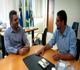 Prefeito pede apoio a Anderson do Singeperon para realizar construções 