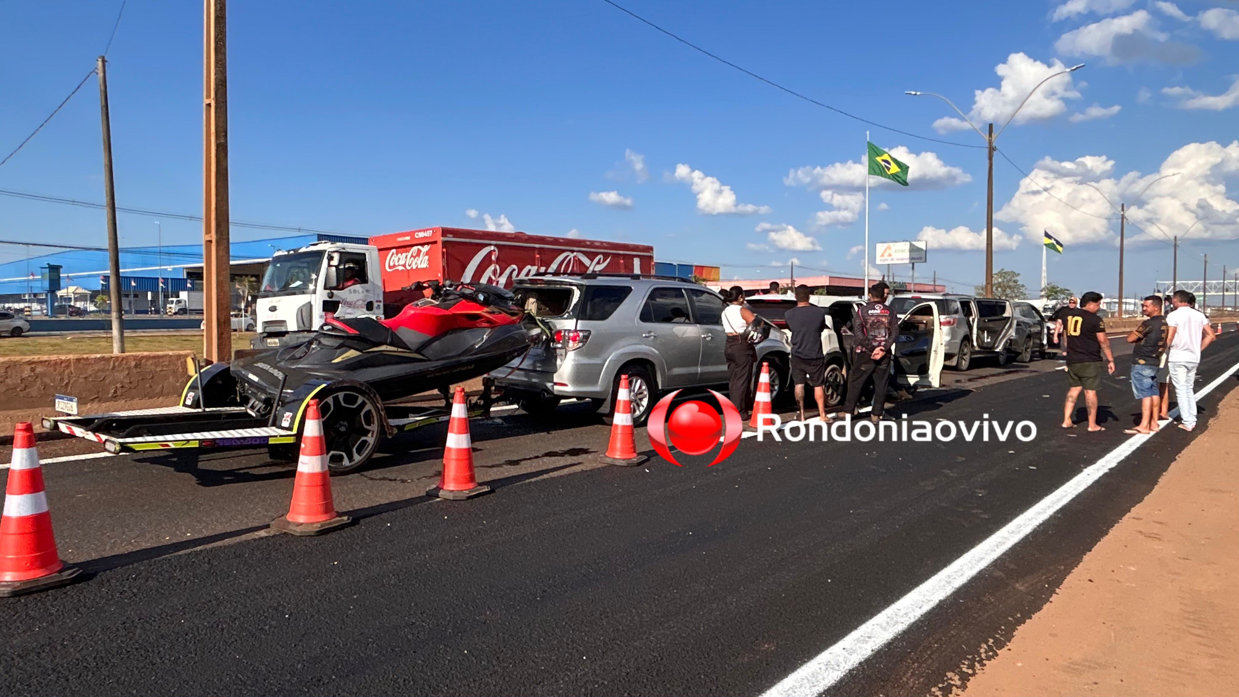 VÍDEO: Acidente envolve cinco veículos em obra de recapeamento na BR-364