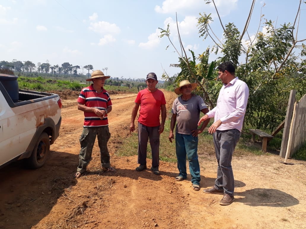 Márcio Pacele visita distrito de Nova Califórnia e acompanha trabalhos realizados