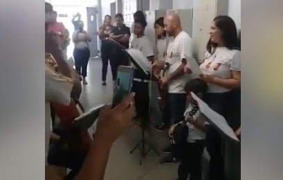 DIA DOS PAIS: Coral espirita faz homenagem a servidores e pacientes no Hospital de Base