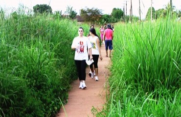 EXCLUSIVO - Parque esportivo Cuniã está sujo e com mato alto, local está abrigando traficantes á noite