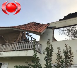 LCP invade fazenda, causa destruição e troca tiros com a PM - VÍDEO