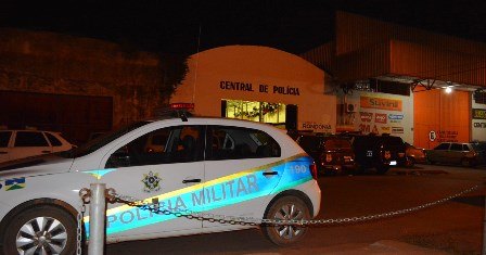 DISPUTA POR PAR - Menores saem na porrada e vão parar na Central de Polícia