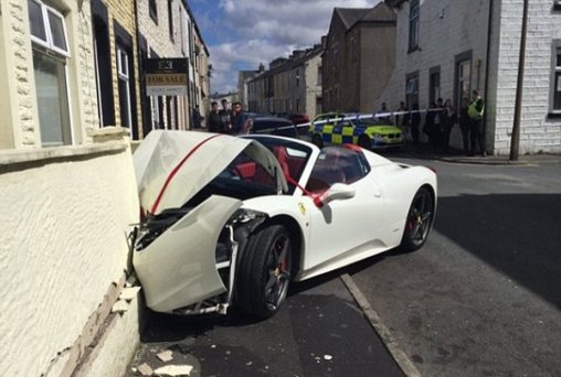 Noivo bate Ferrari de R$ 1,2 milhão alugada para o casamento