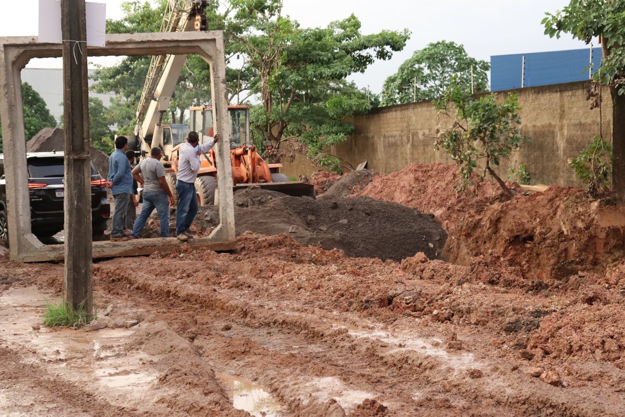 VISITA: Vanderlei Silva junto com Comissão de Vereadores inspeciona trabalho no Lagoa