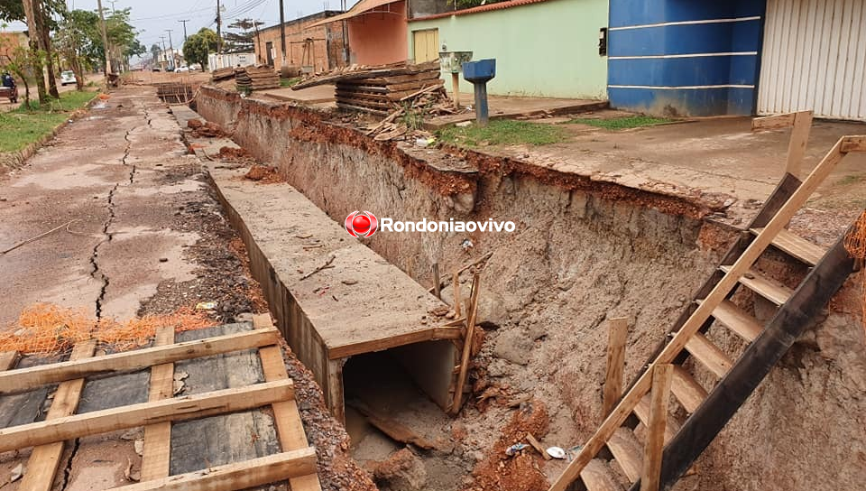 VERGONHA: Obra no bairro Flamboyant segue parada e começa a deteriorar